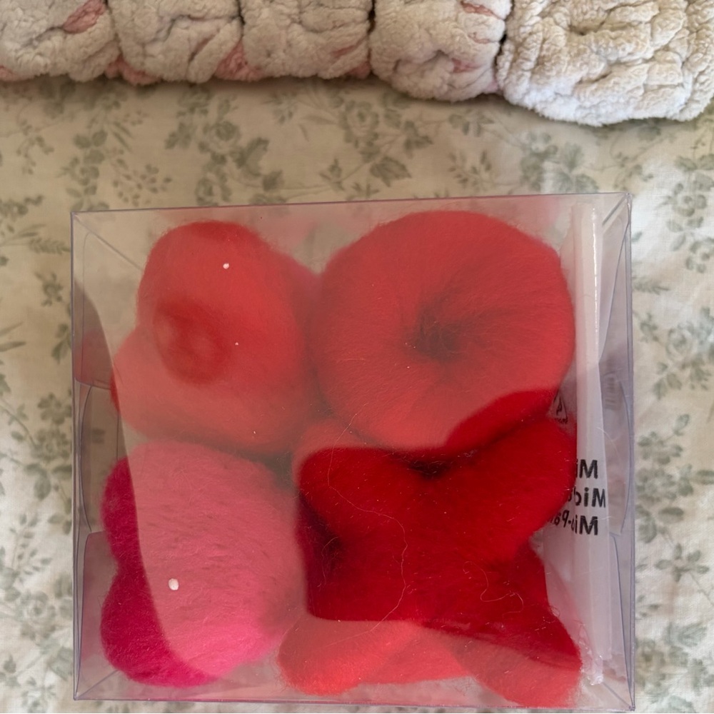 Felt xo and heart scatters